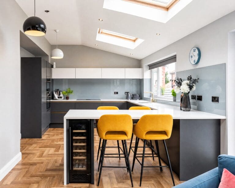 Navy and white breakfast bar kitchen by Colourhill
