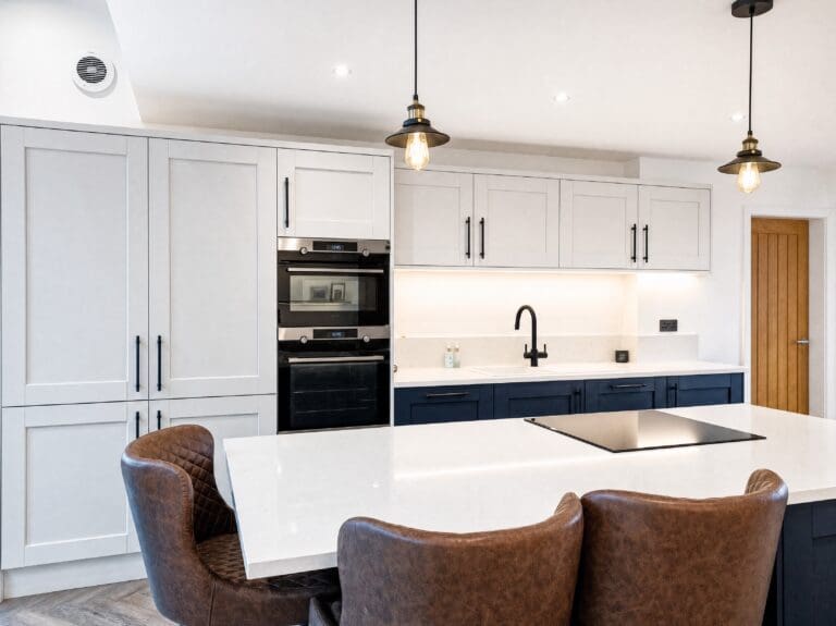 White shaker, oak trim kitchen by Colourhill