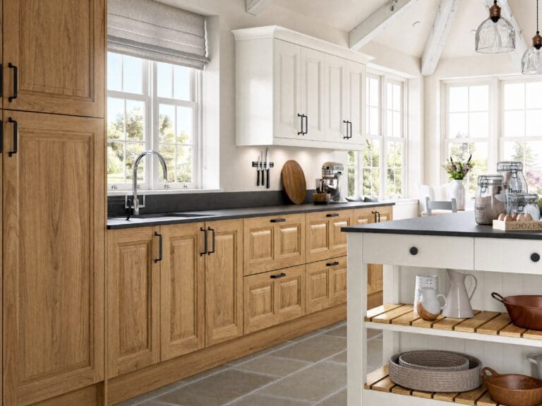 Oak shaker kitchen by Colourhill
